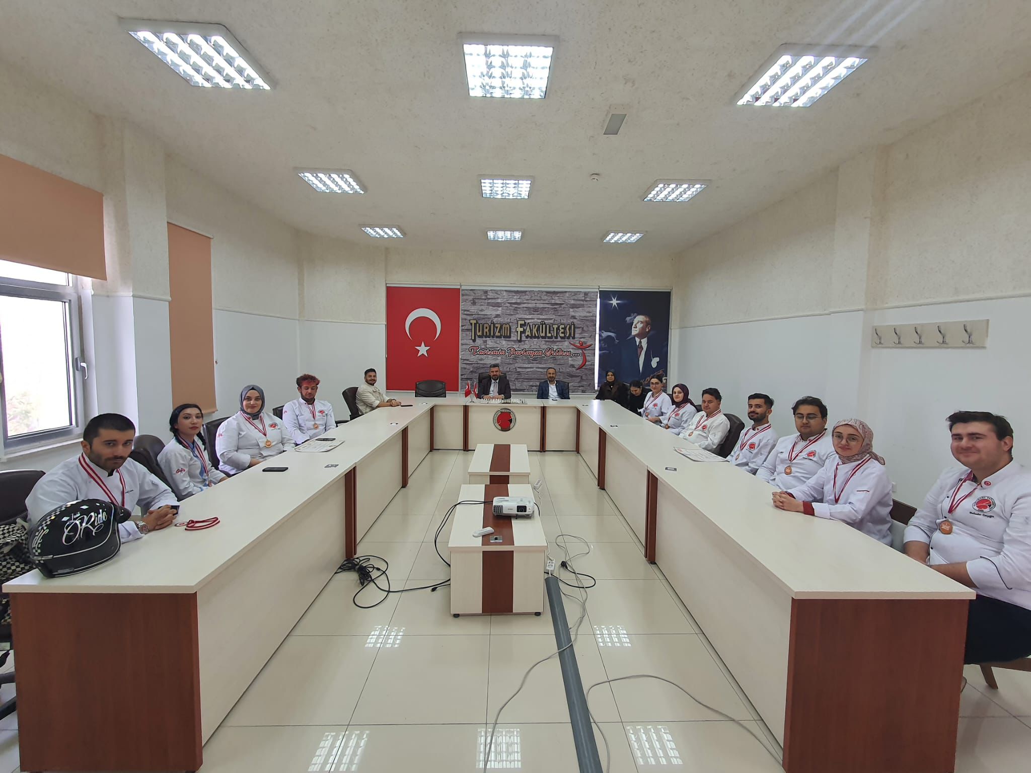 GastroAntalya’da Dereceye Giren Öğrencilerimizden Dekanımıza Ziyaret