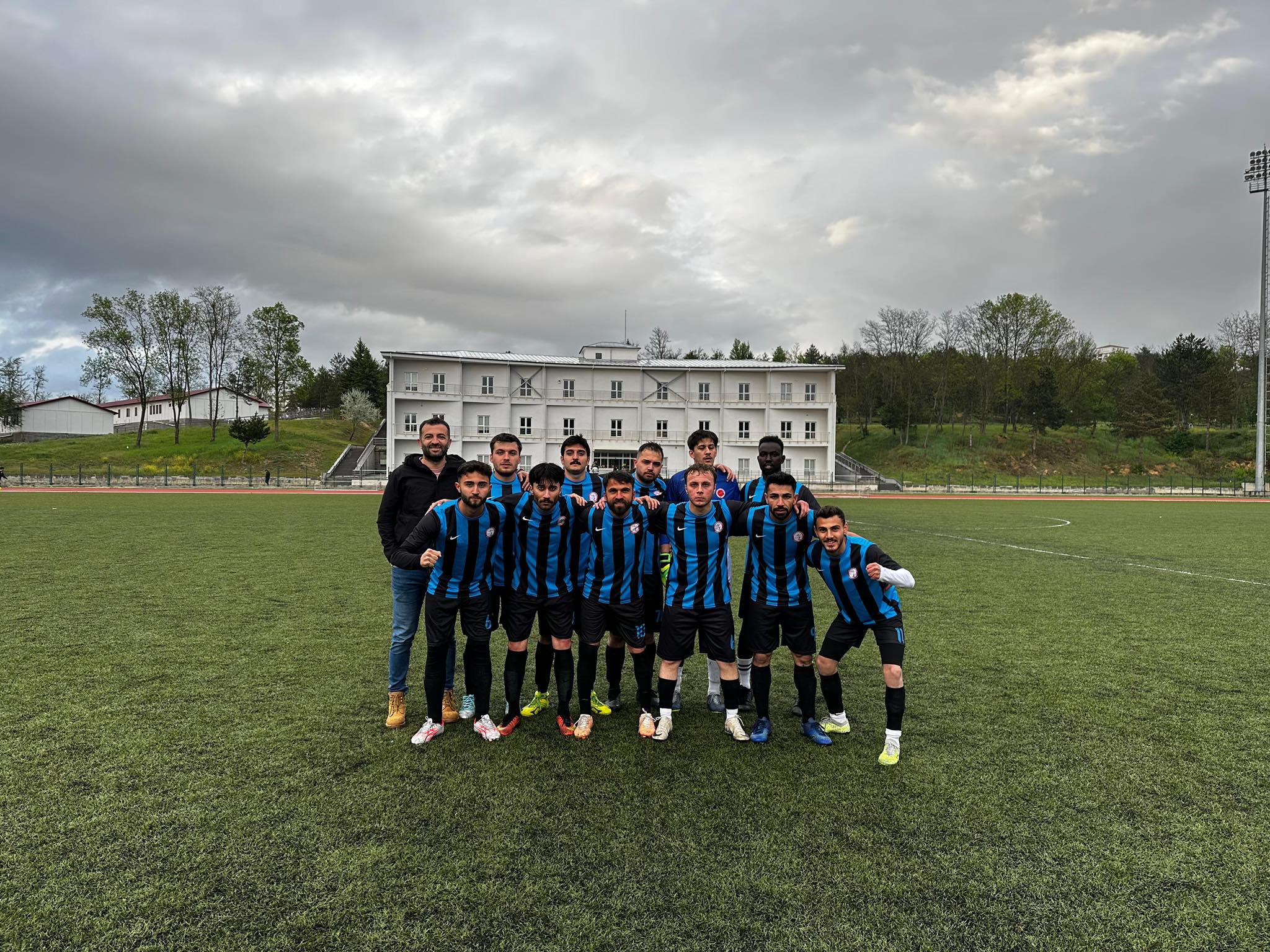Futbolda Yarı Finaldeyiz